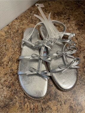 Cat & Jack Silver Bow Strappy Girls Sandals